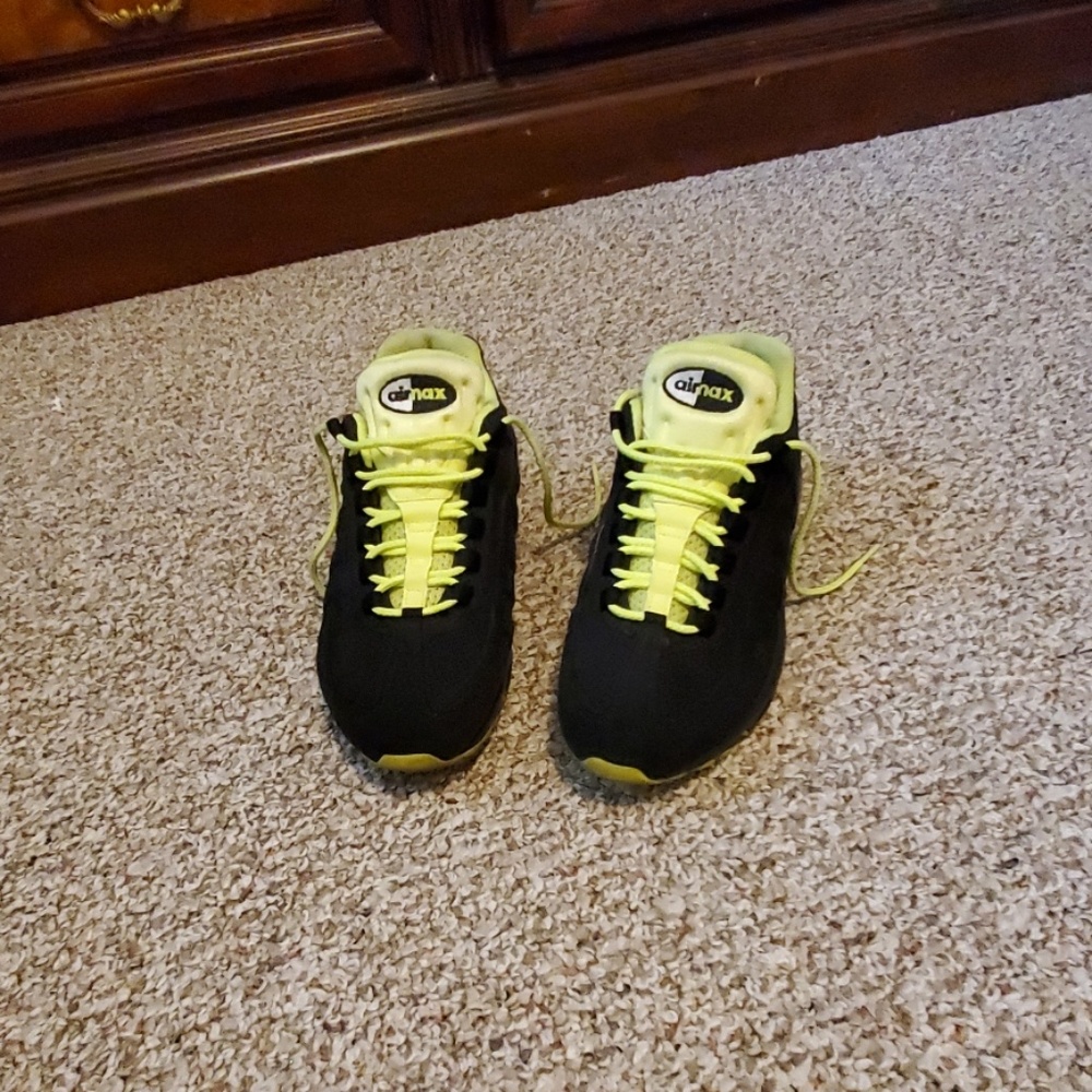 Shoes - Picture 2 of 3